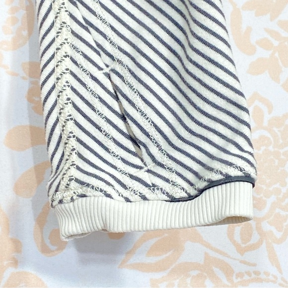 EUC Lululemon Full Tilt Slalom Stripe Lace Insert Angel Wing Top Cream/G… - Picture 7 of 12